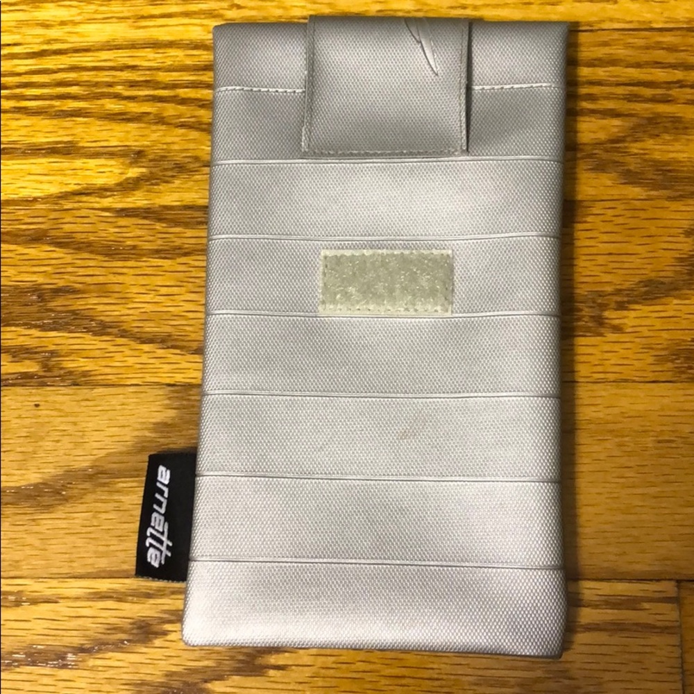 Arnette Silver Sleeve - Picture 2 of 3